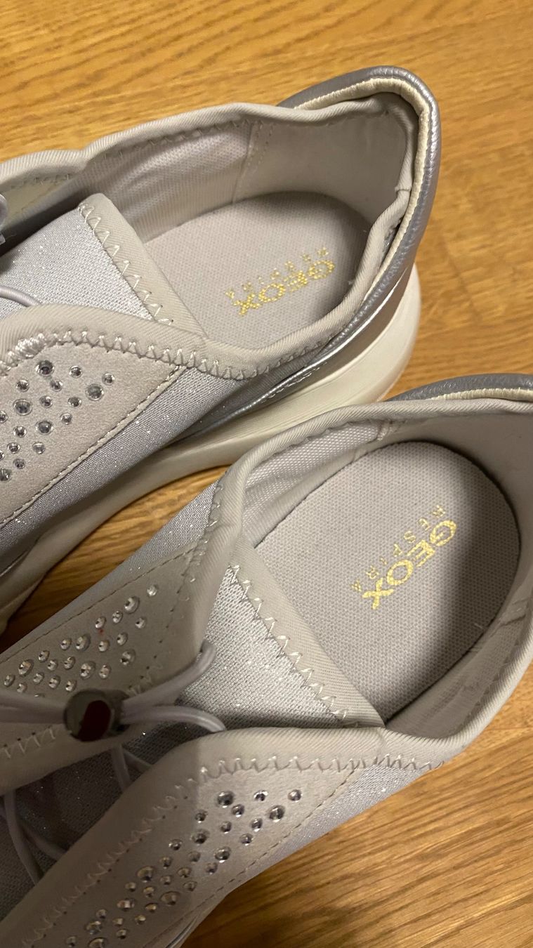 Geox Scarpe da donna: Neuer Geox Damen-Sneaker mit Strasssteinen – Nuovo (secondo la descrizione) da Starrkirch-Wil venduto da sclupain 3