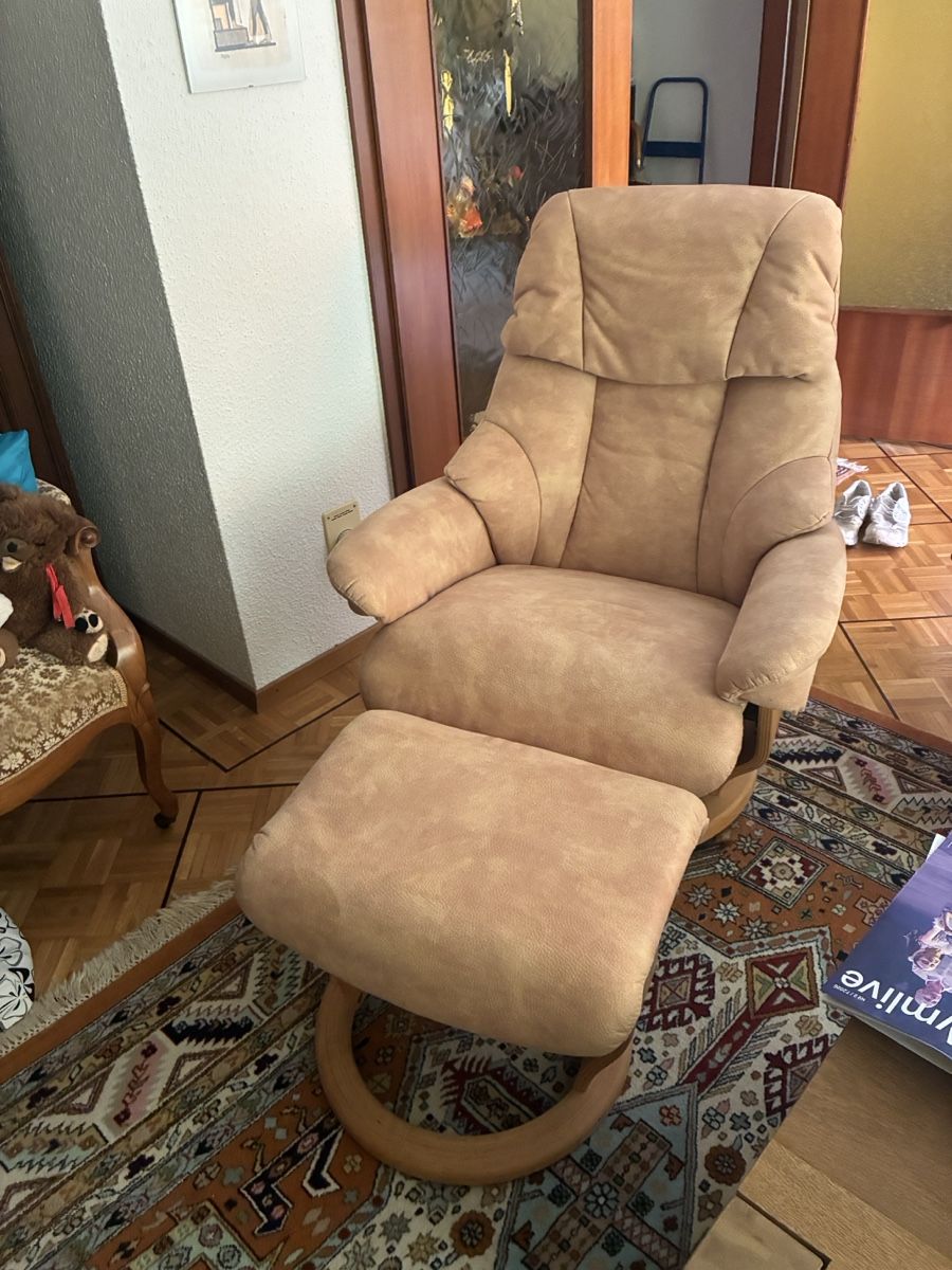 Fauteuils: Sessel mit Hocker Beige – D'occasion à Ecublens VD par Pilloud