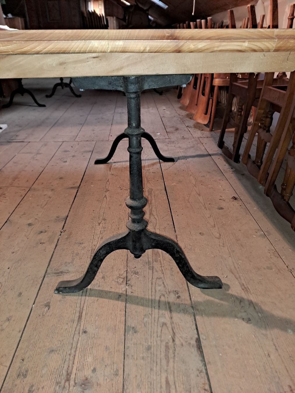 Tavoli: Tisch mit Gussfüssen 180x100cm Kirschbaum – Usato da Gebenstorf venduto da suroh 2