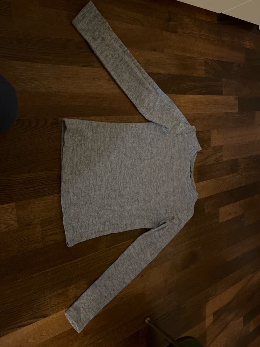Kleiderpakete: Langarmshirts / Pullover Damen verschiedene Farben  – Gebraucht aus Stallikon von Danisibu 4