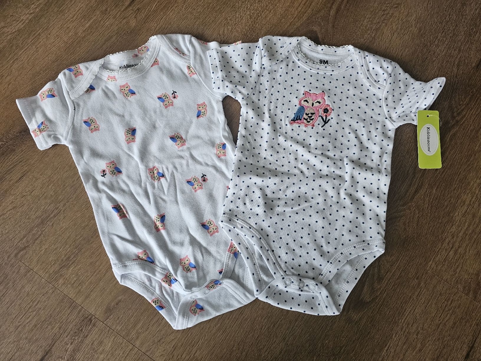 Lotti & Set di vestiti: 2x Babybodys Baumwolle 9M NEU – Nuovo (secondo la descrizione) da Büttikon AG venduto da PAM120319