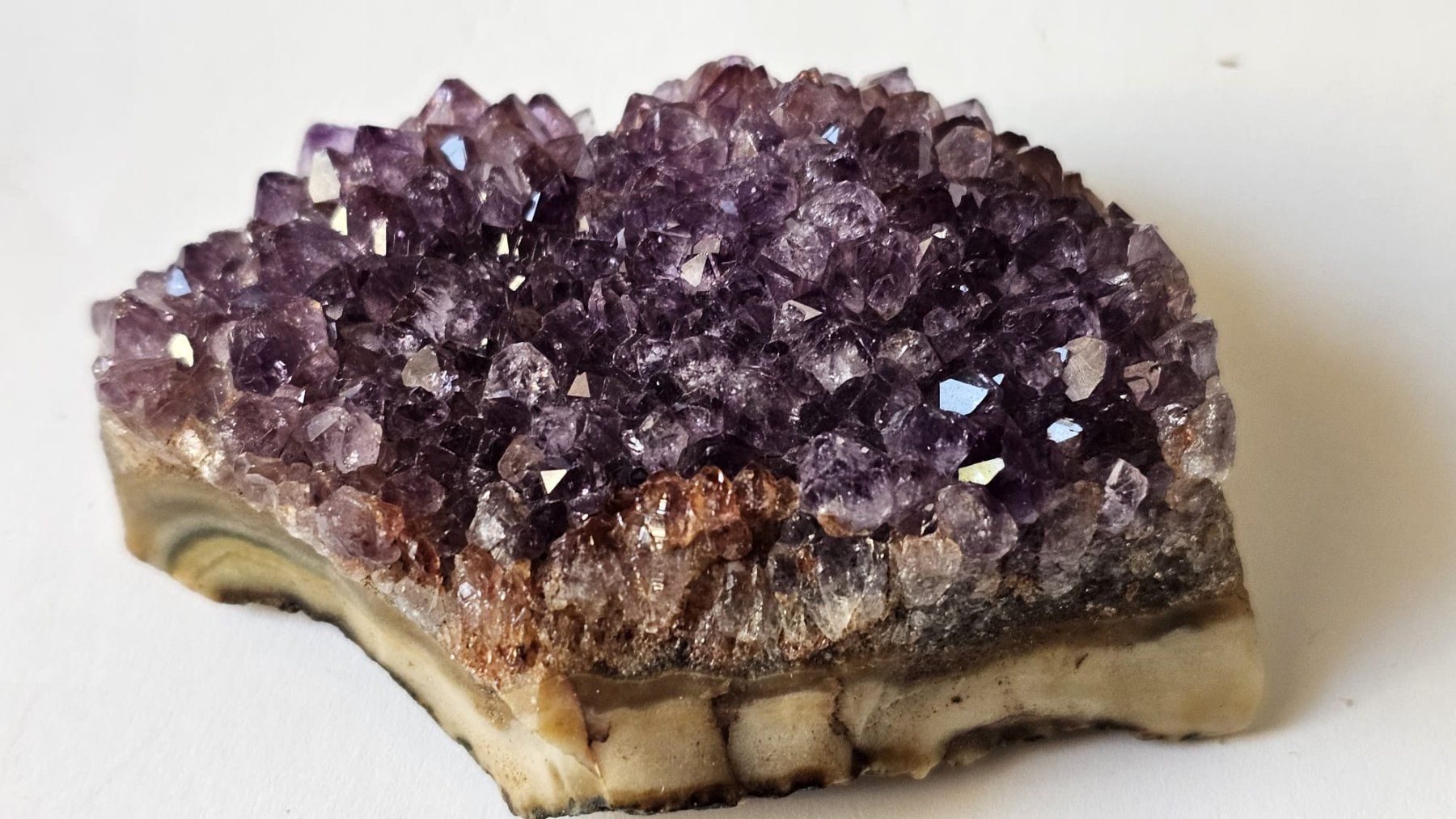 Mineralien & Heilsteine: Amethyst Crystal Cluster on Agate Base – Gebraucht aus St-Légier-Chiésaz von nig_dk7p 4