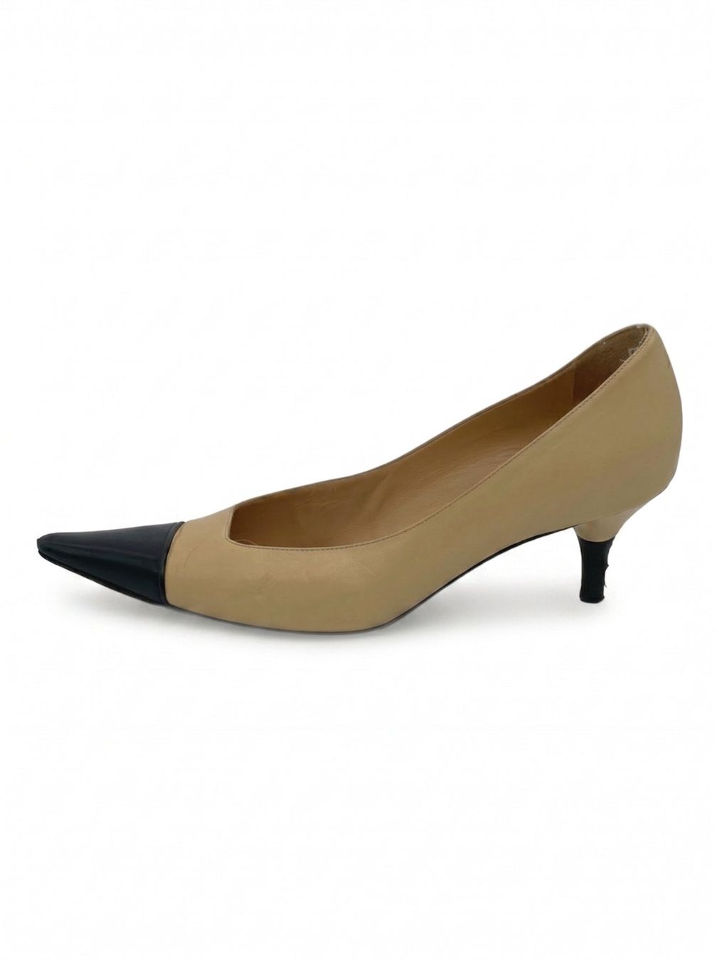 Chanel Scarpe da donna: Chanel Tow-Tone Cap Toe Pump EU 36.5 Beige – Usato da Zürich venduto da shoe_shop