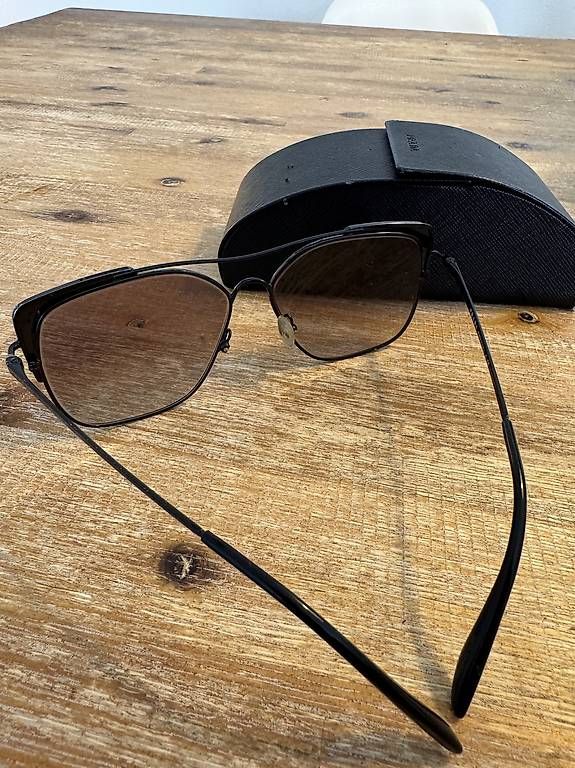 Prada Brillen & Gläser: Prada Sonnenbrille – Gebraucht aus Zürich von anjamug 4