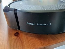 iRobot Roomba i5 Saugroboter inkl Absaugstation