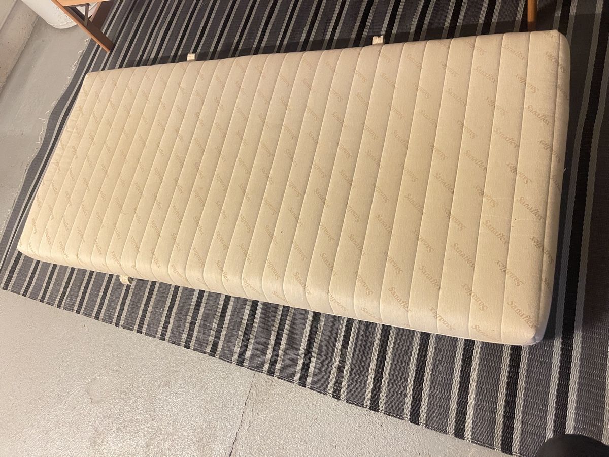 Letti: Einfaches Bett und Matratzen  – Usato da Hindelbank venduto da Silya1 3