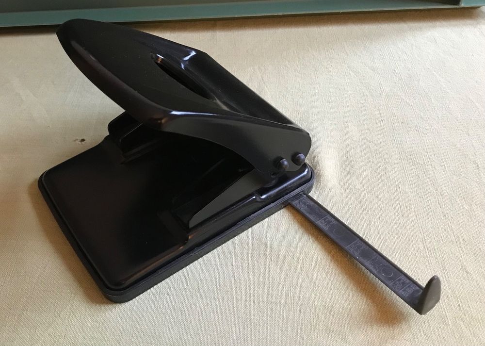 Locher/perforatrice, Metall (Gebraucht) in Olten für CHF 1 – mit ...