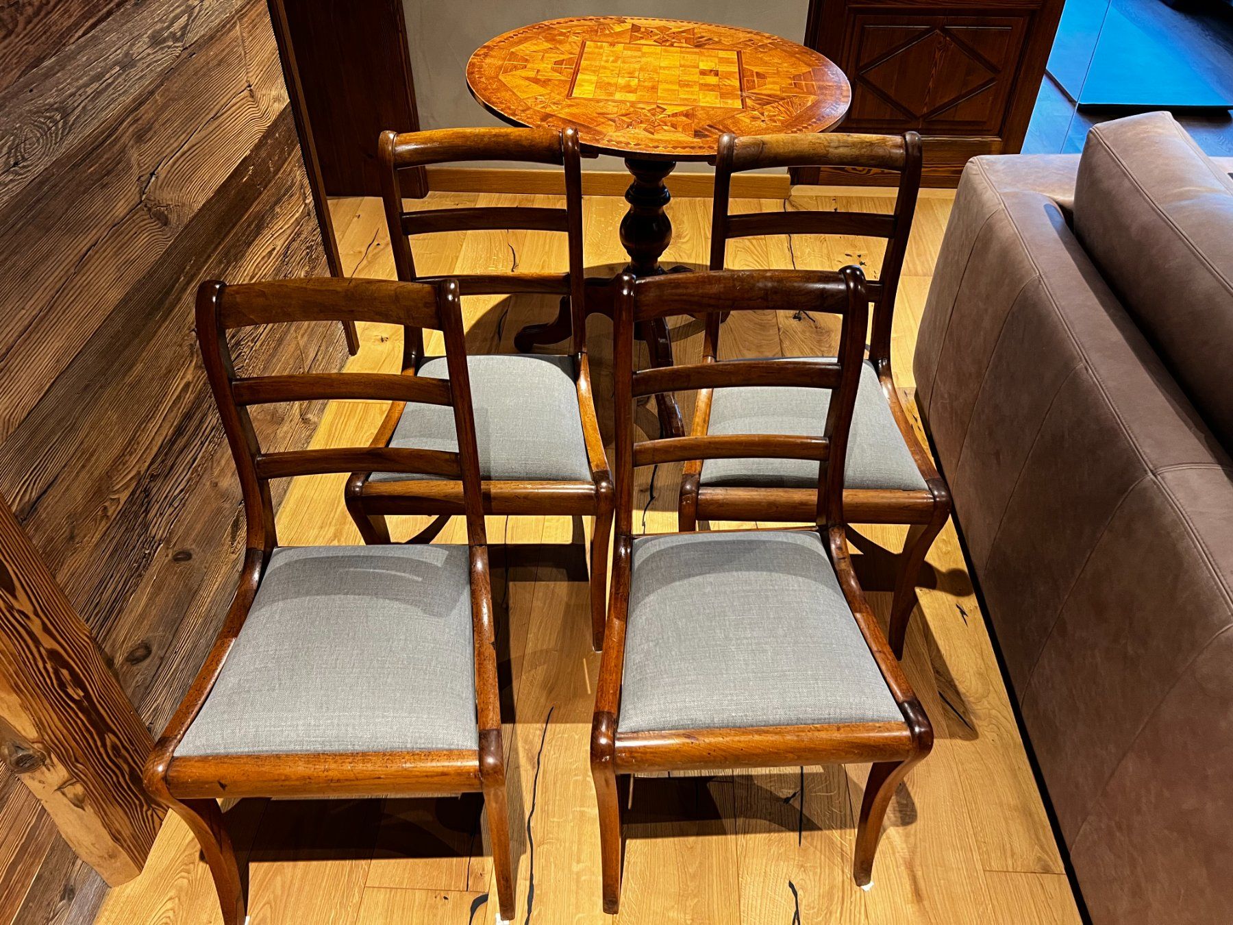 Tischset: Ancienne table de jeu de Brienz avec 4 chaises – Gebraucht aus Lens von sar_r79s 5