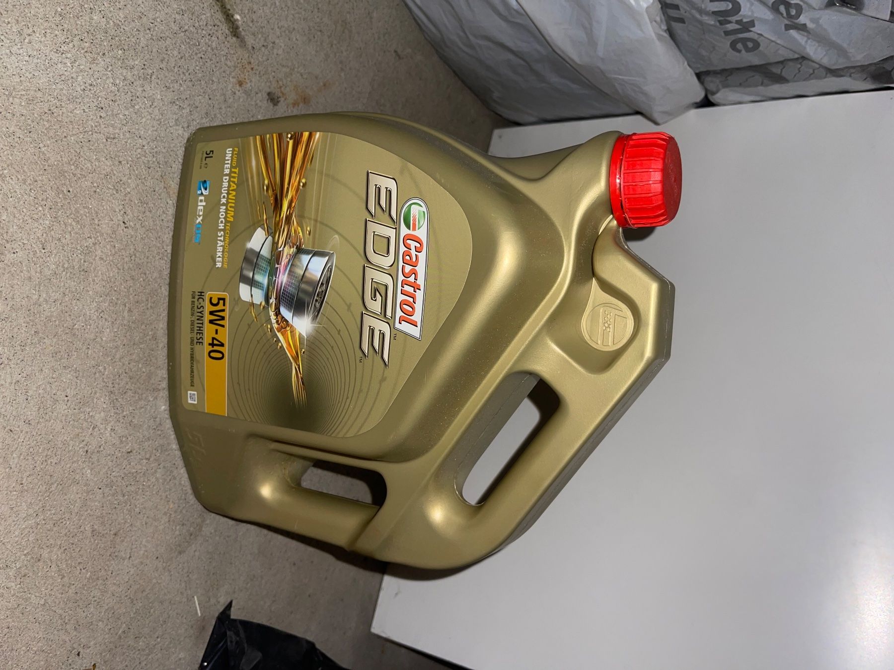 Oli & Additivi: 5lt motor oil  5W40 – Usato da Sins venduto da pau_m9bb