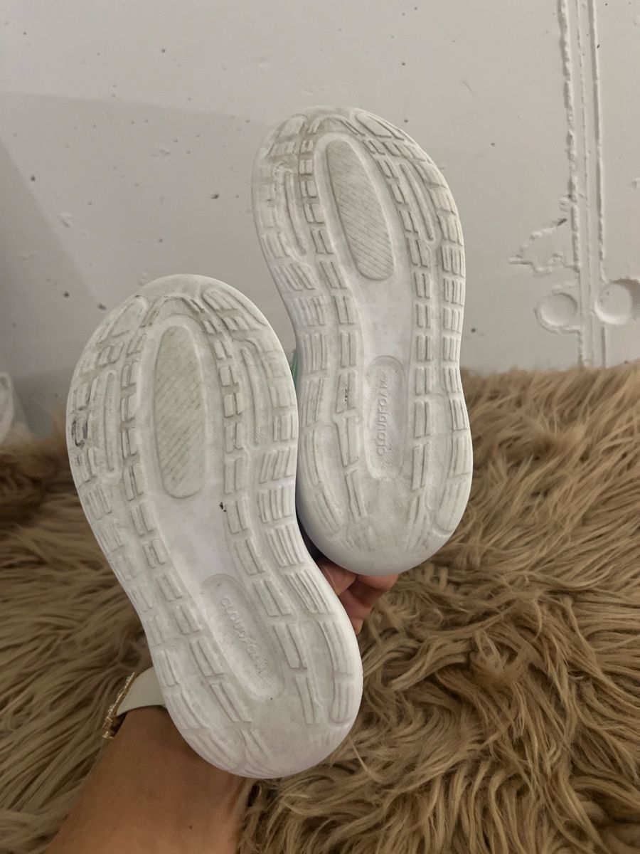 Adidas Schuhe für Mädchen: Sneaker Gr. 27 – Gebraucht aus Frauenfeld von Ka.ia 1