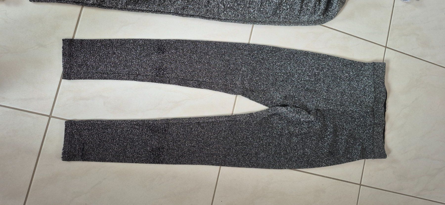 Lotti di vestiti: Silber glitzer Set 4 teilig Nagelneu – Nuovo (secondo la descrizione) da Aesch BL venduto da Moni1211 8