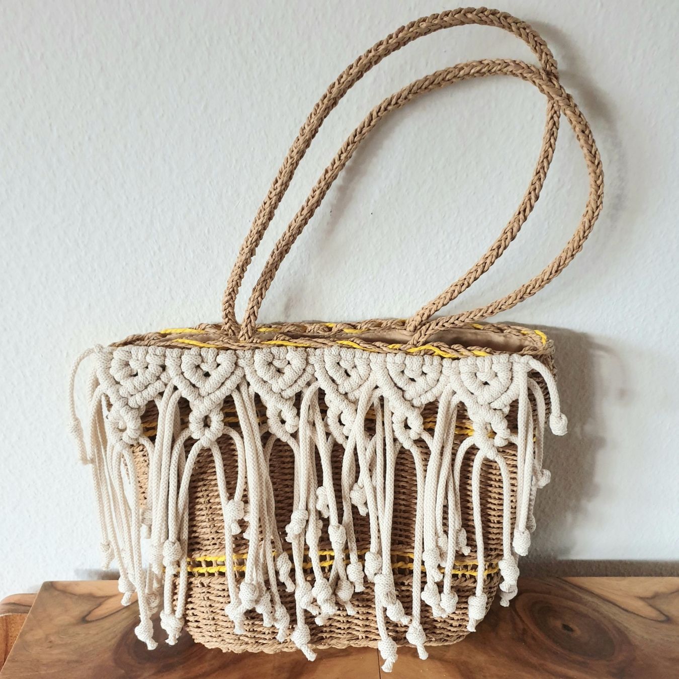 Taschen für Damen: Modischer Strohshopper mit Makramee boho Sommer Tasche – Neu (gemäss Beschreibung) aus Gelterkinden von Macrameed