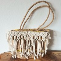 Modischer Strohshopper mit Makramee boho Sommer Tasche