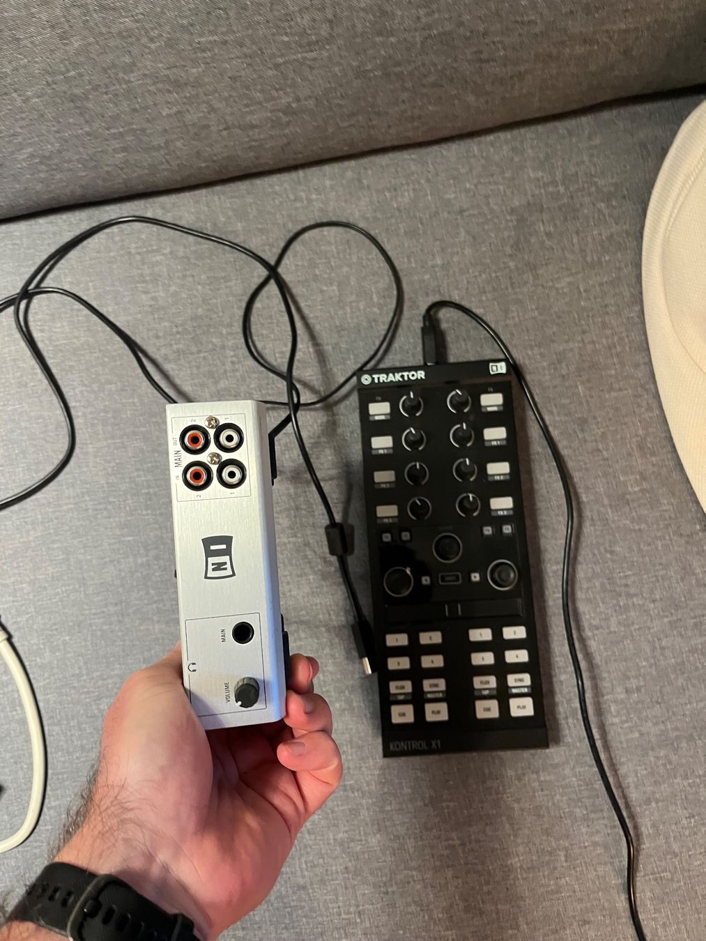 Traktor Strumenti musicali: Traktor Kontrol X1 und Traktor Audio 6 – Usato da Zürich venduto da liechmi 2
