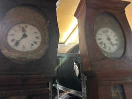 6 x Comtoise Standuhren in Orig, Möbel plus 1 x Comtoise Uhr