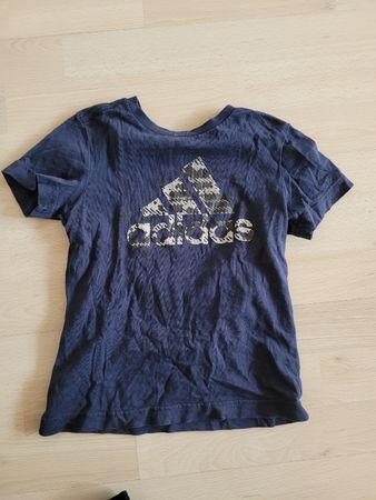 T-Shirt Adidas gr. 110