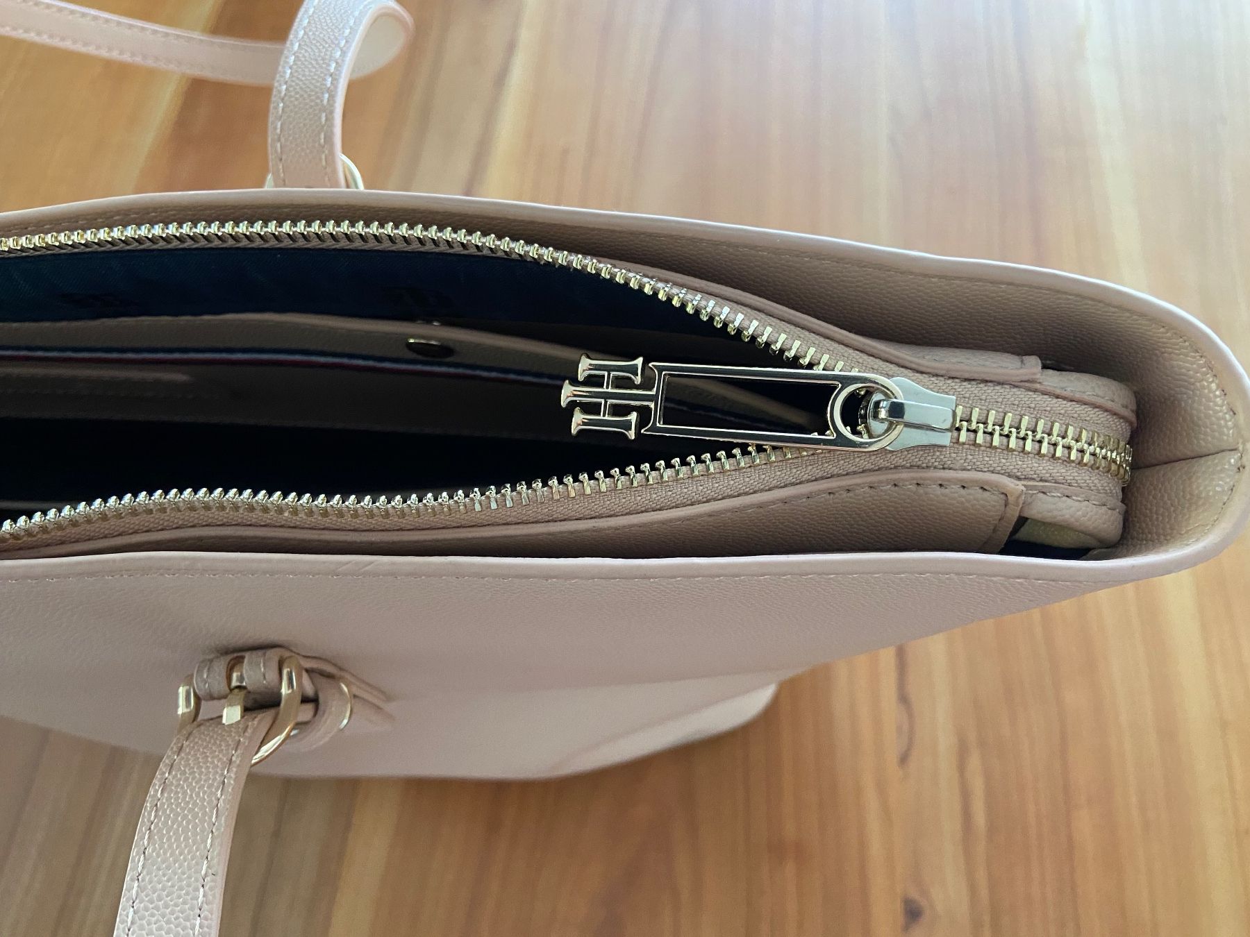 Tommy Hilfiger Borse da donna: Tommy Hilfiger City Tasche – Usato da Wilderswil venduto da leh_9hxp 6
