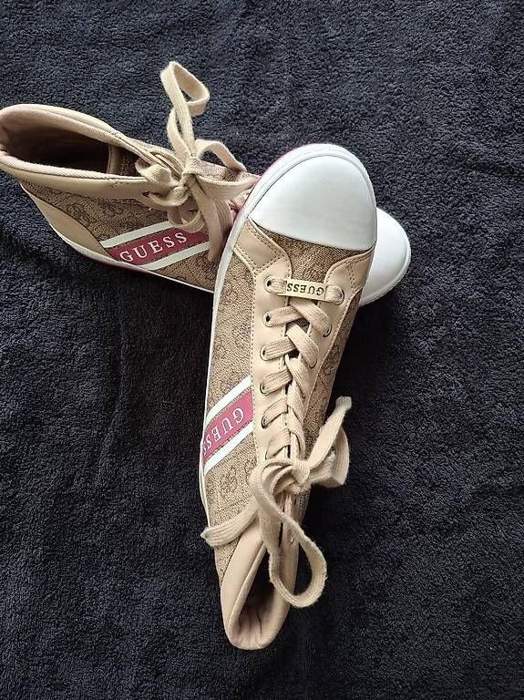 Scarpe da donna:  hellbraun mit pink Turnschuhe  GUESSNr.40 – Usato da Effretikon venduto da CorneliaM03 1