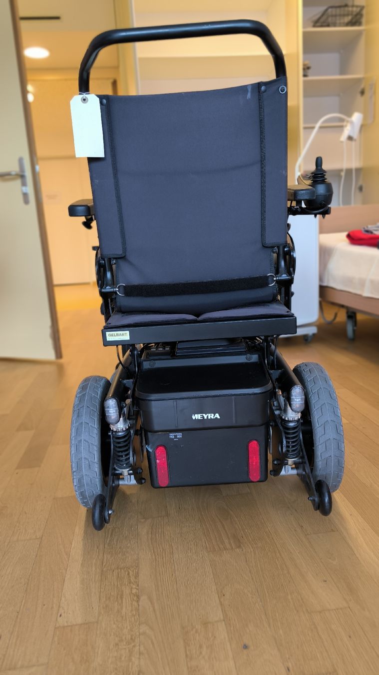 Sedie a rotelle: Meyra iCHAIR MC Basic 1.609 Elektrorollstuhl – Usato da Rudolfstetten venduto da Stoneleather 7