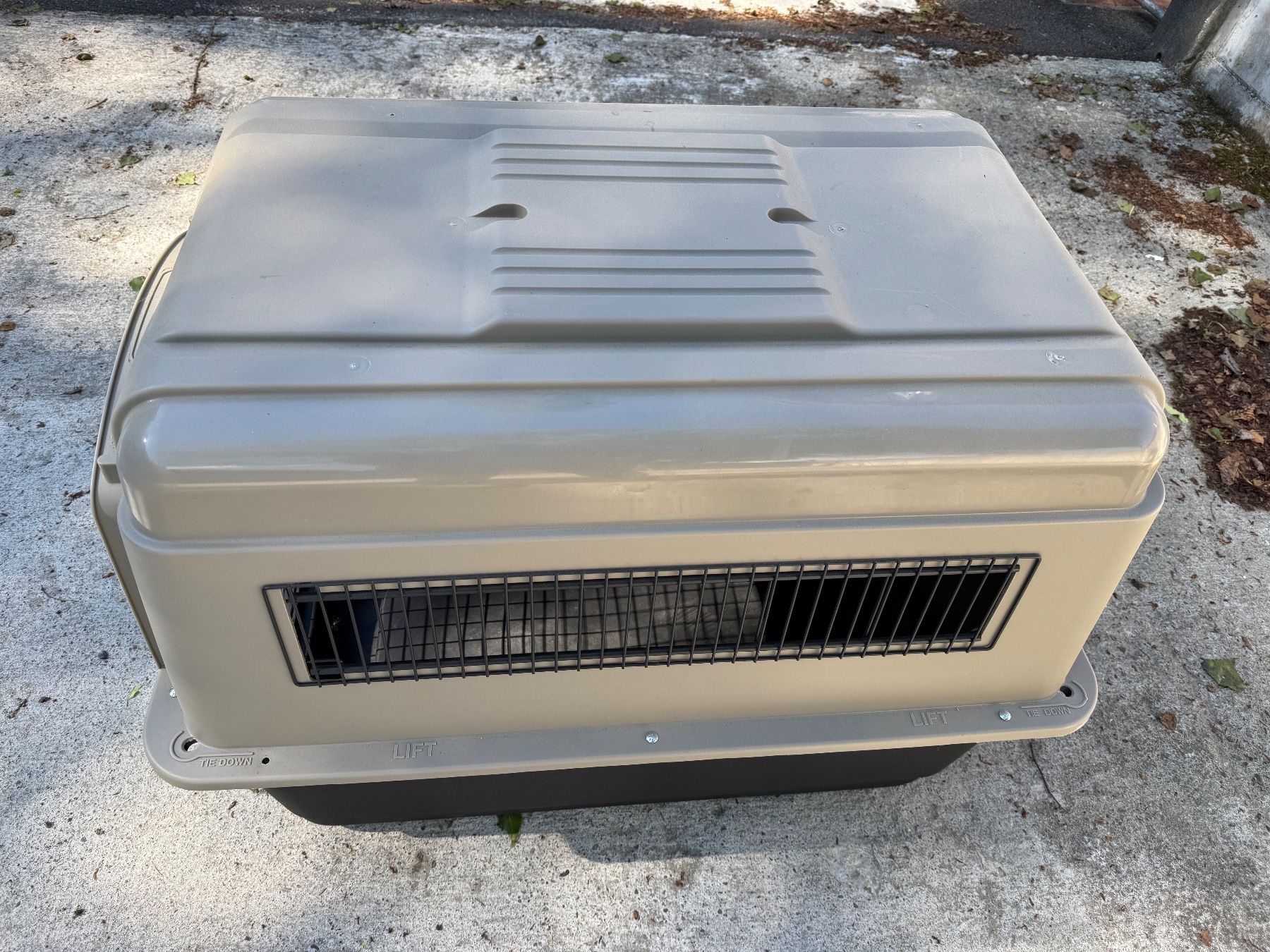 Gabbie, trasporto & Sicurezza: Vari Kennel Ultra 36" 50-70LB – Usato da Kehrsatz venduto da Cheryl04 1