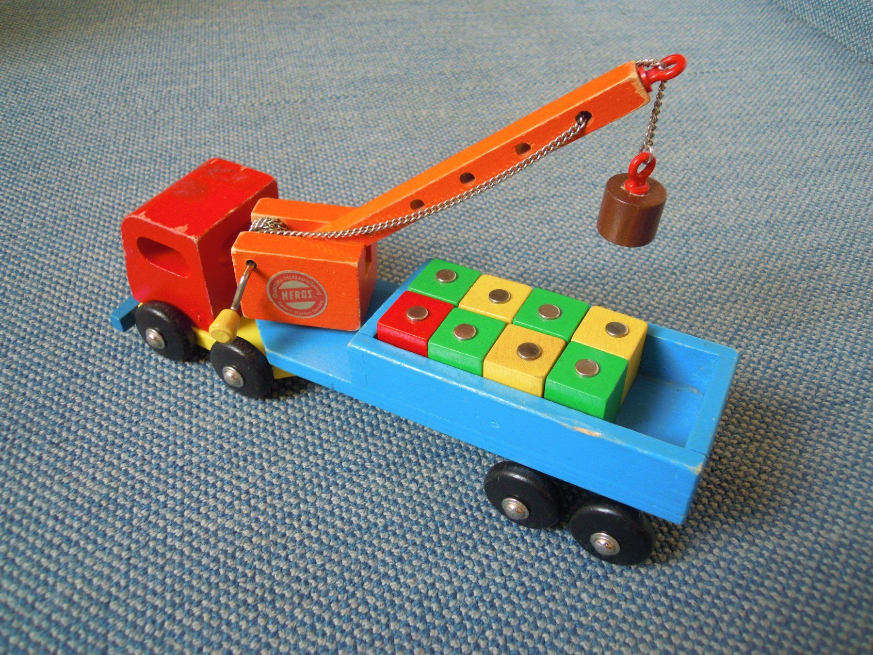 Giocattoli: Lastwagen mit Kran aus Holz – Usato da Waldkirch venduto da Wasu 1