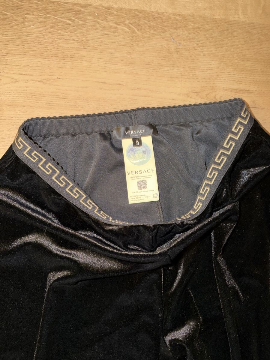 Versace Pantaloni: Schöne Versace Hosen Samt – Usato da Jona venduto da HappyHappyHappyHappy 1