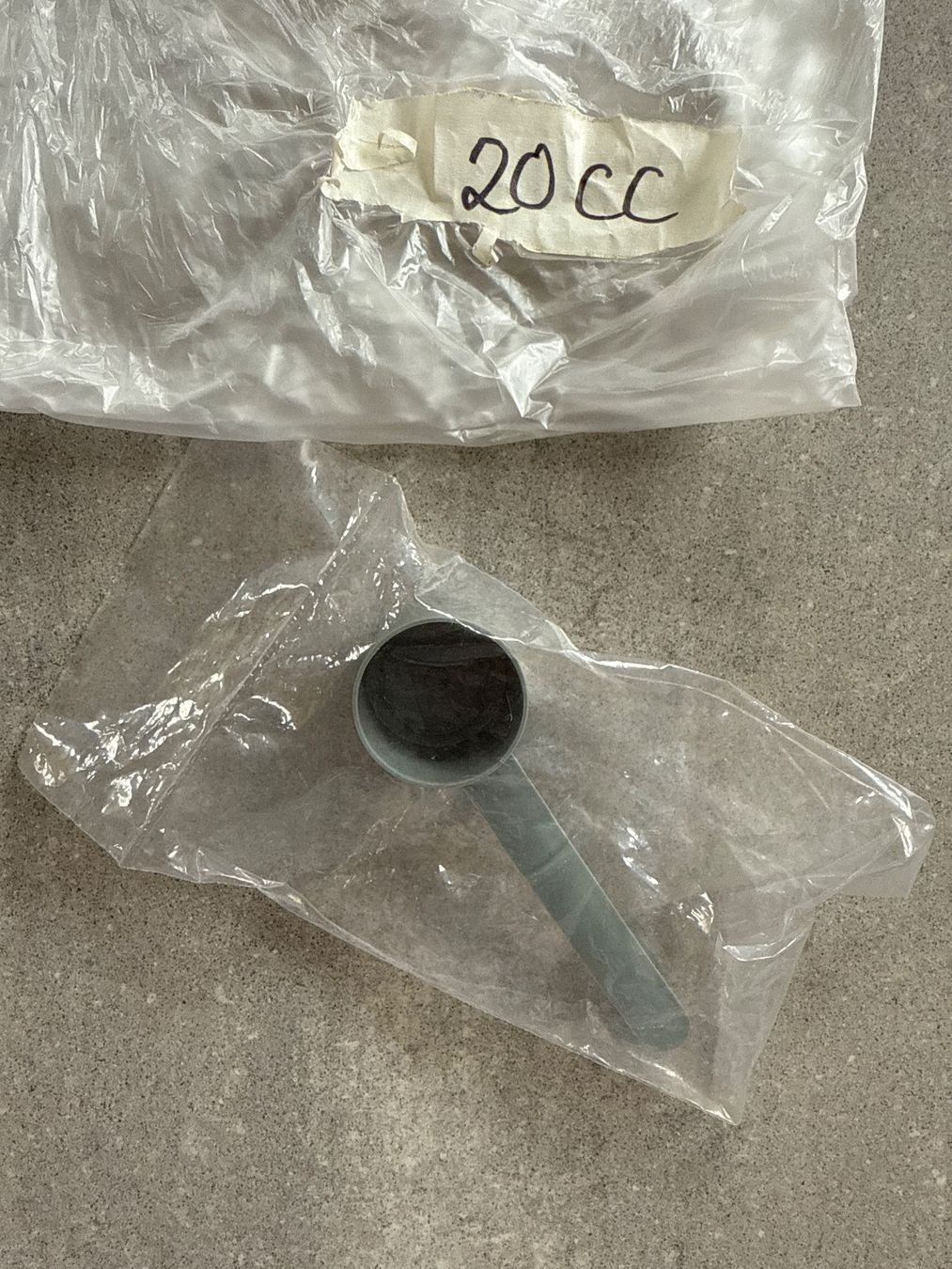 Cucchiai: NEU & OVP Praktischer Messlöffel 20 CC – Nuovo e nell'imballaggio originale da Niederbüren venduto da funkel06