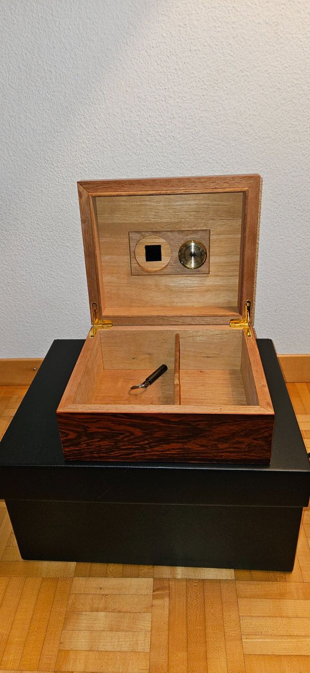Humidor per sigari: Humidor aus Holz – Usato da Hagendorn venduto da Kokomo