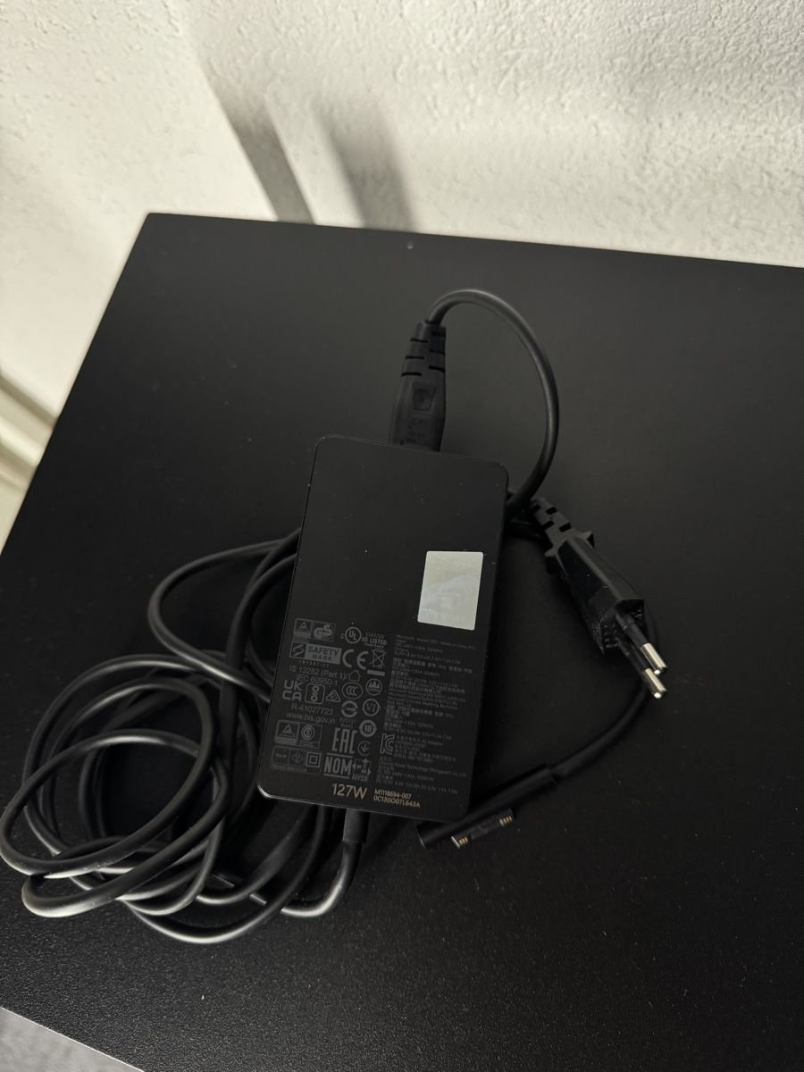Microsoft Chargeur: Chargeur Microsoft 127W pour Microsoft Surface – Neuf (Voir description) à Vevey par diogodasilva_ 1