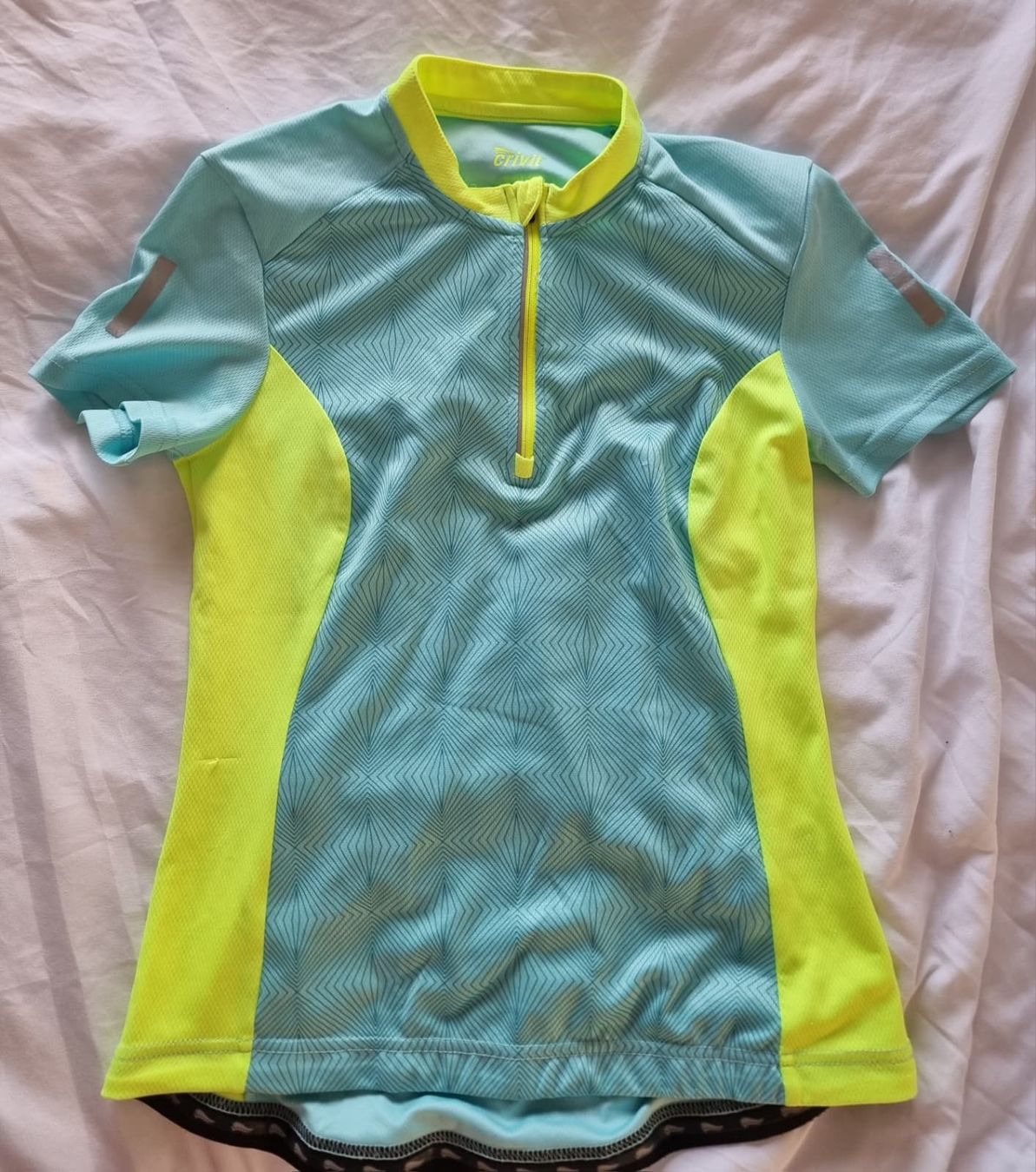 Scarpe, pantaloni & magliette da ginnastica: Fussball Trikots Set 4 Stck. gemischt gebraucht – Usato da Triengen venduto da Spooni1 2