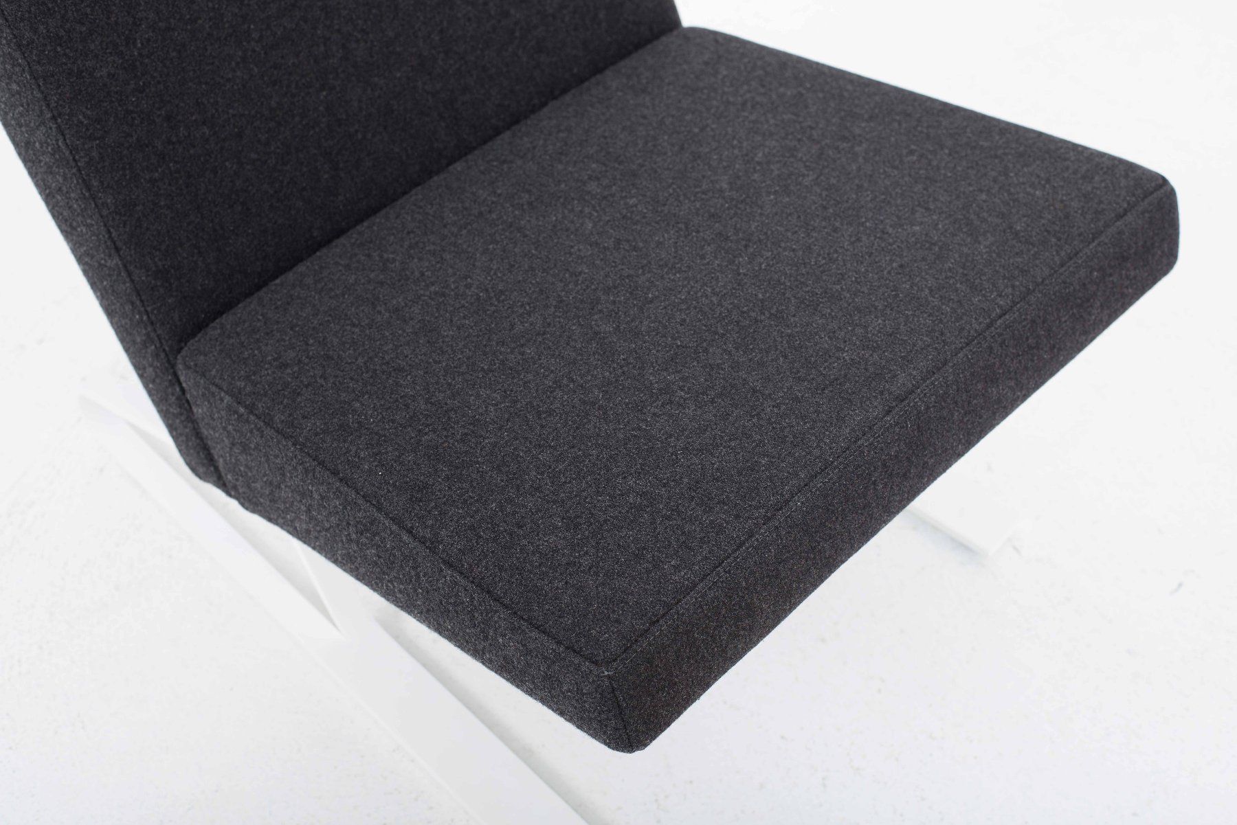 Classicon Poltrone: ClassiCon Satyr Sessel von For Use in dunkelgrauem Stoff – Usato da Zürich venduto da STUZH38 6