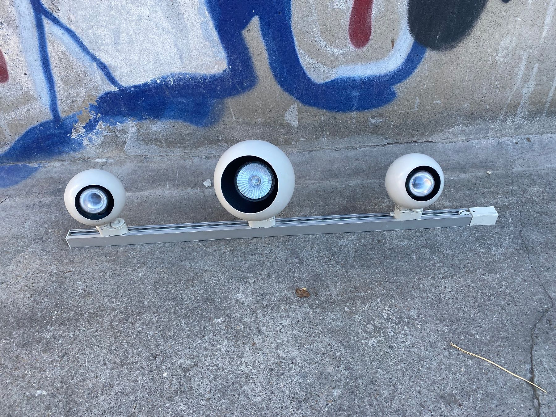 Kronleuchter & Deckenlampen: Erco-Kugelspots mit Adapter in Stromschiene – Gebraucht aus Zürich von schlingel04