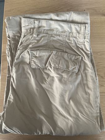 Coole Khaki Cargo Hose, Grösse 35/32, ideal für den Herbst