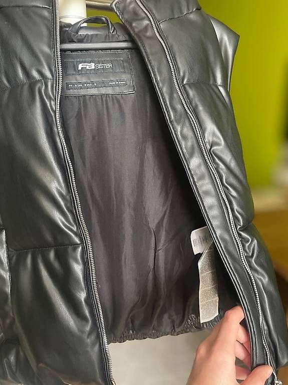 Giacche:  Sleeved Down Jacket FB Sister - Size S (Leather Effect) – Usato da Basel venduto da amu_8n2j 3