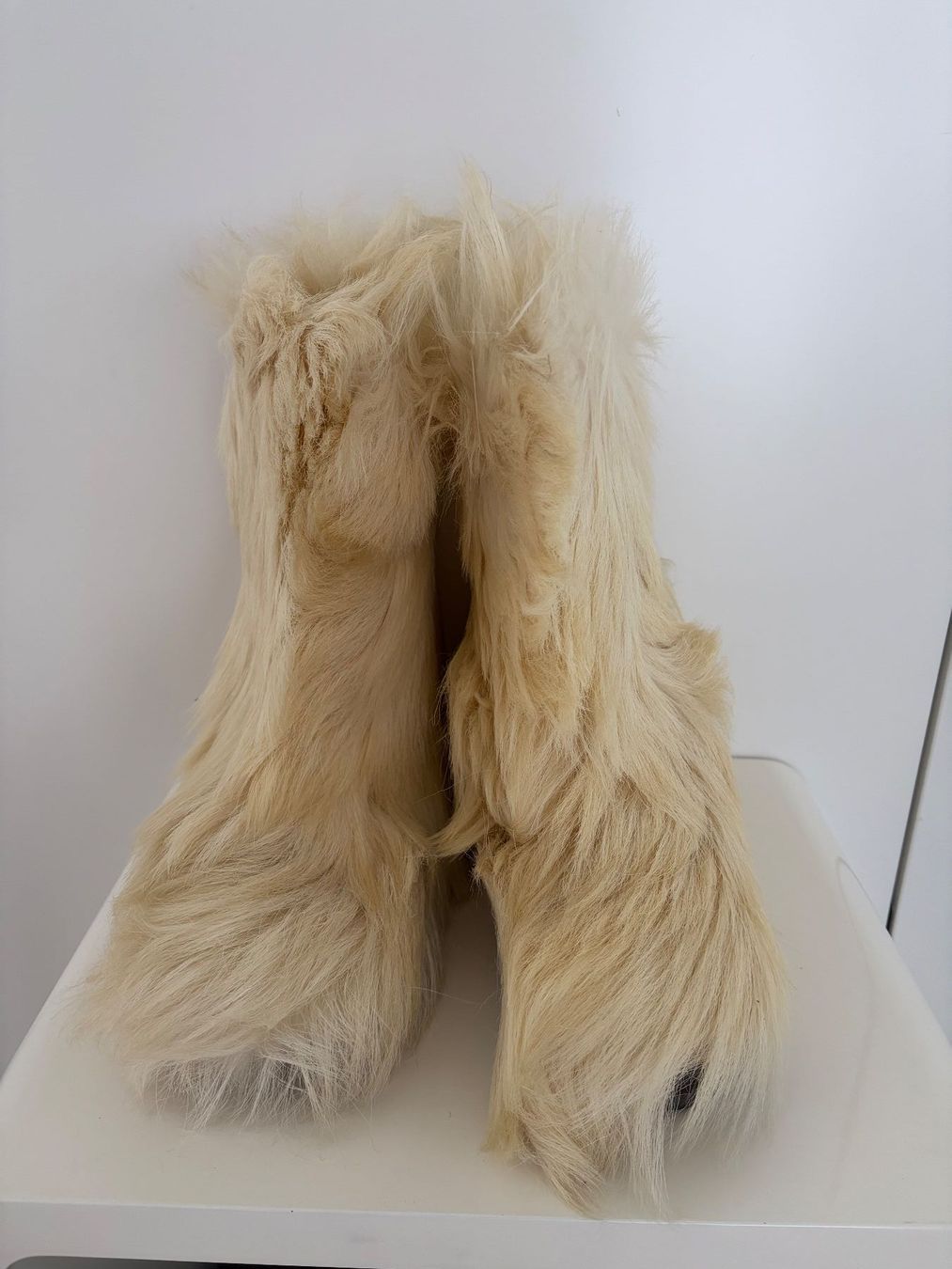 Damenschuhe: Echte Fell-Stiefel Grösse 41 – Gebraucht aus Balzers von Kubus
