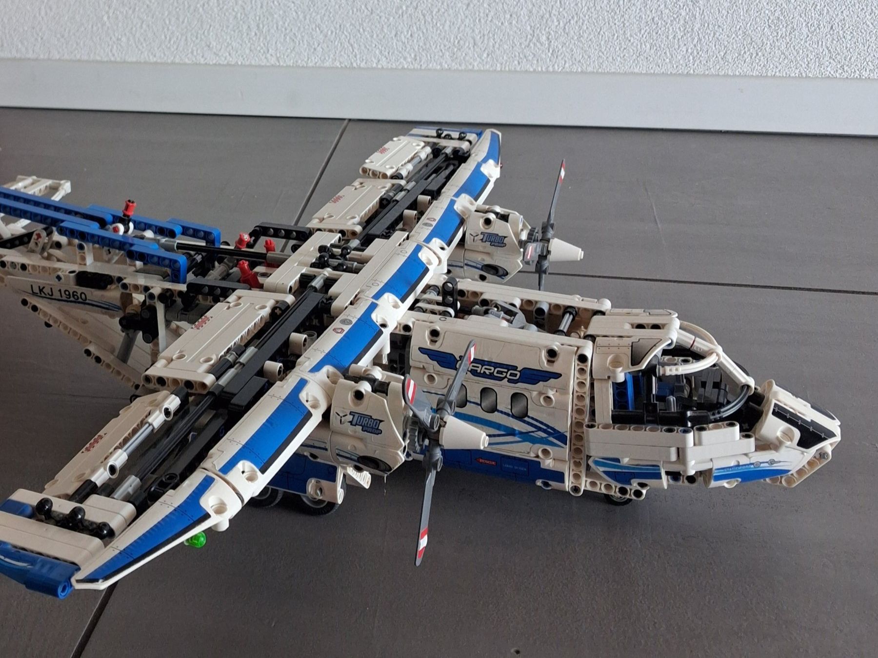 Lego Kit di costruzioni: LEGO avion cargo 42025 – Usato da Thierrens venduto da Tbox 5