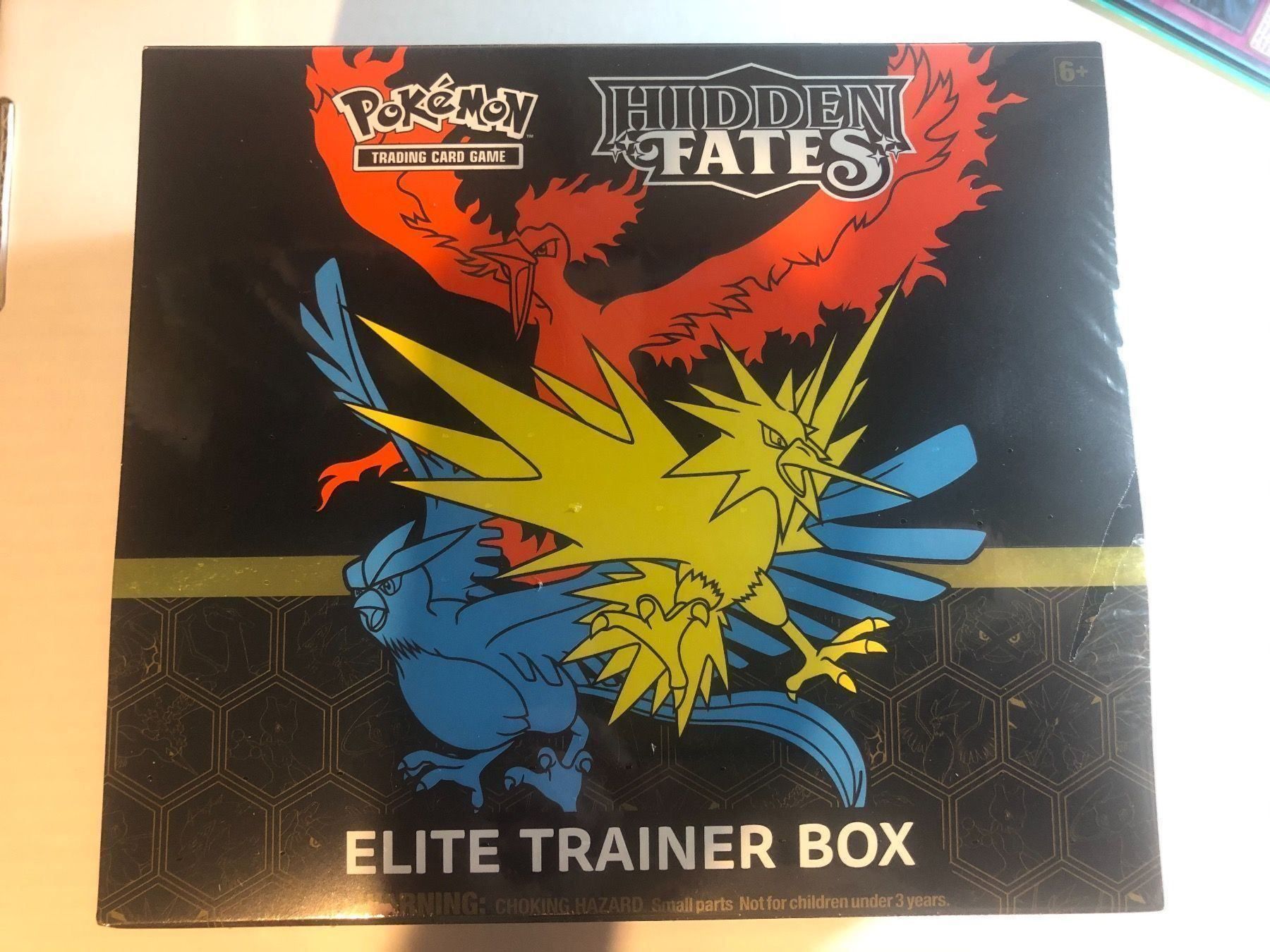 Pokémon Carte collezionabili: Hidden Fates Elite Trainer Box Sealed – Nuovo e nell'imballaggio originale da Dällikon venduto da S.F.F.