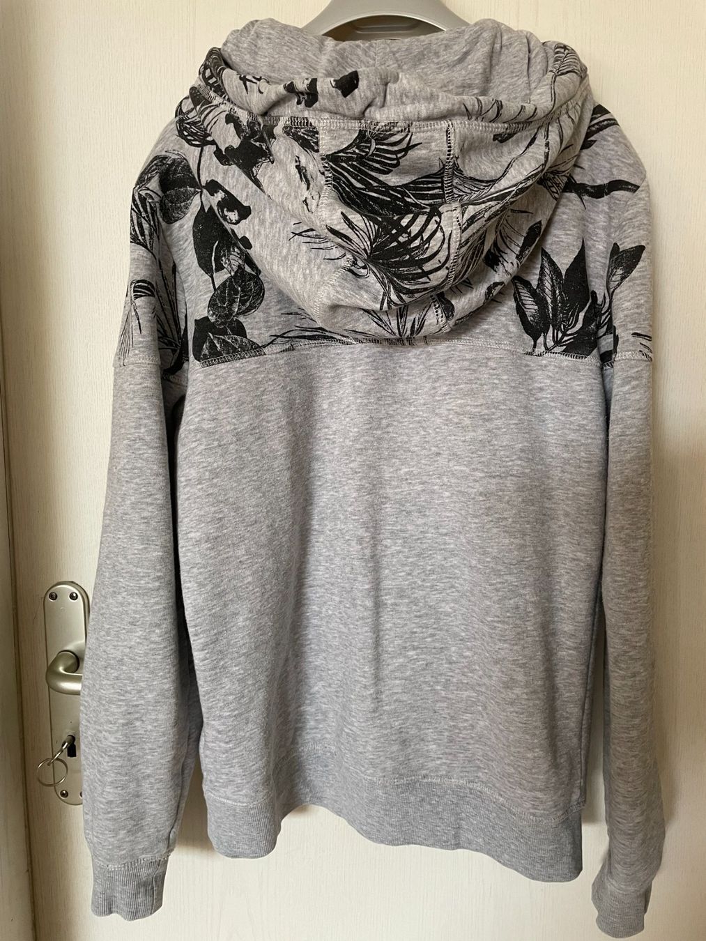 Giacche: Sweatjacke grau mit Print – Usato da Contra venduto da Oly_93 4