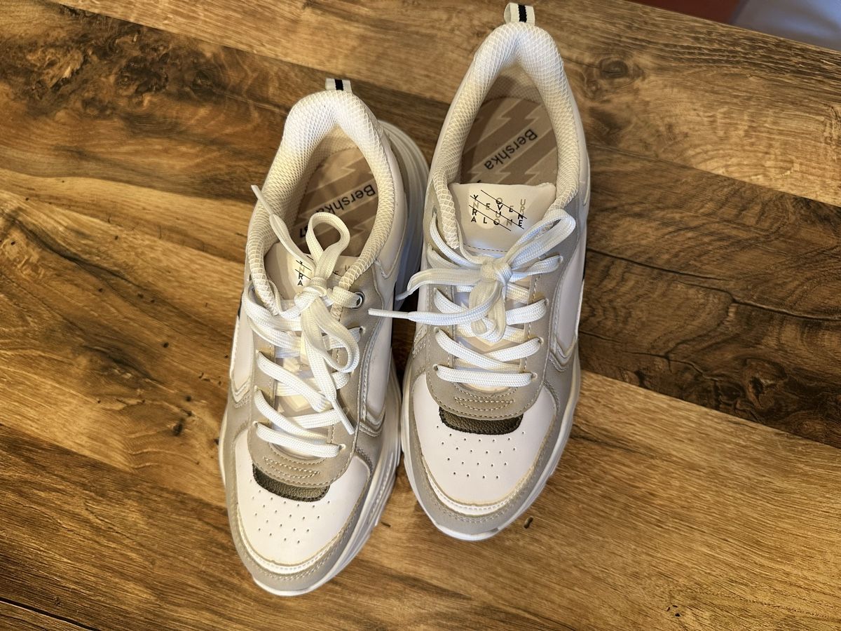 Bershka Scarpe da donna: Stylische Chunky Sneaker Gr. 37 – Usato da Siebnen venduto da luana_cataleya 1