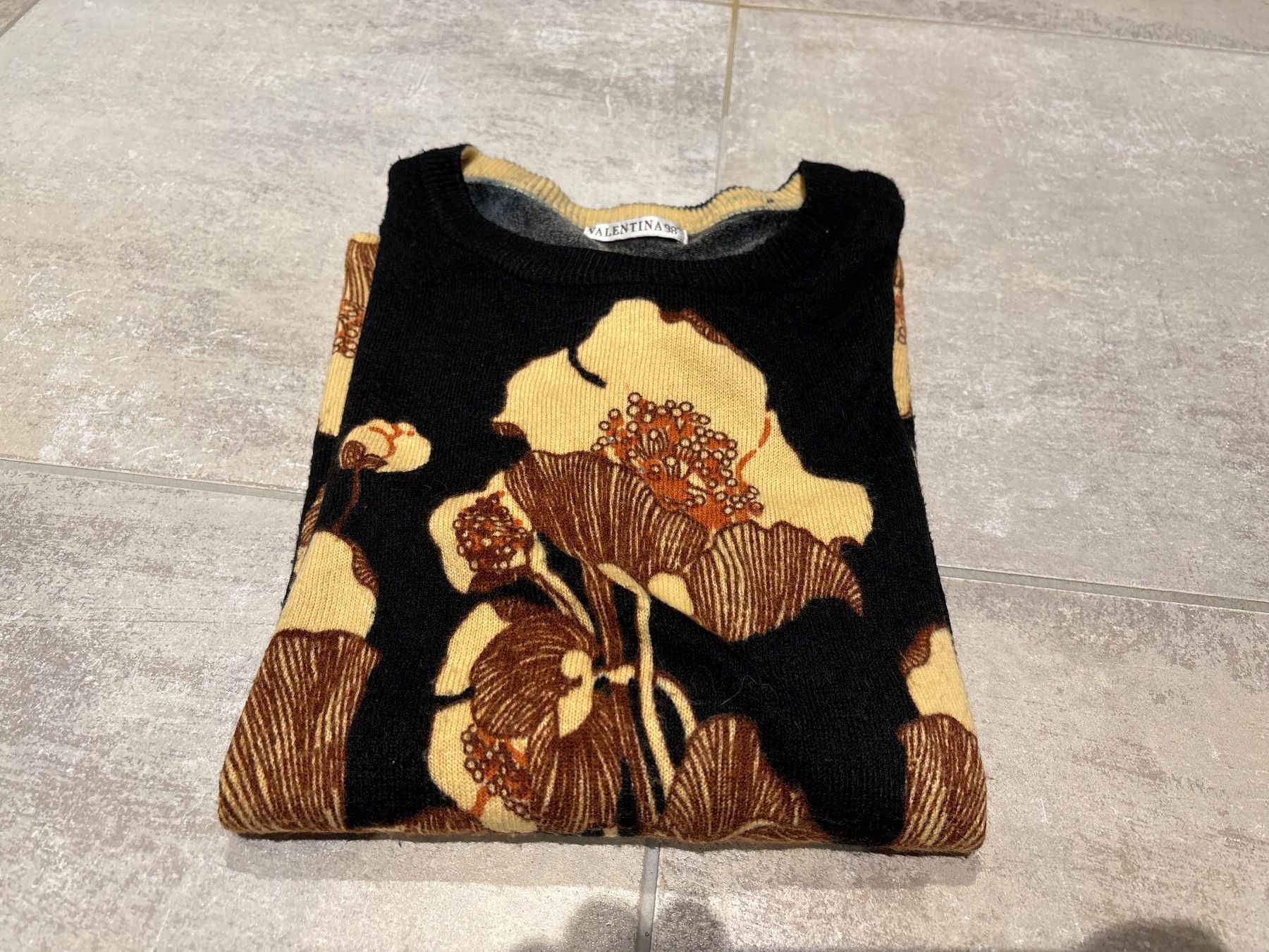 Maglioni & Felpe: Damenpullover schwarz mit Blumenmuster – Usato da Bülach venduto da Jackybabue 3