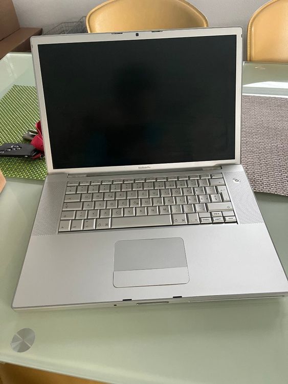 Defektes MacBook Pro A1226 ohne Akku und Netzteil | Kaufen auf Ricardo
