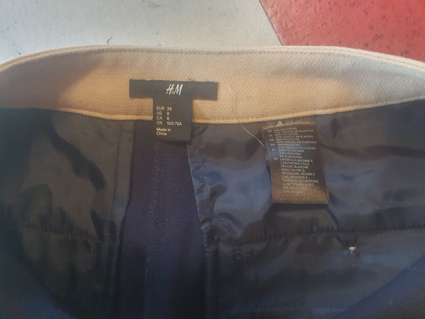H&M Pantaloni: Hosen kurz – Usato da Moosseedorf venduto da Sonnenschein.. 5