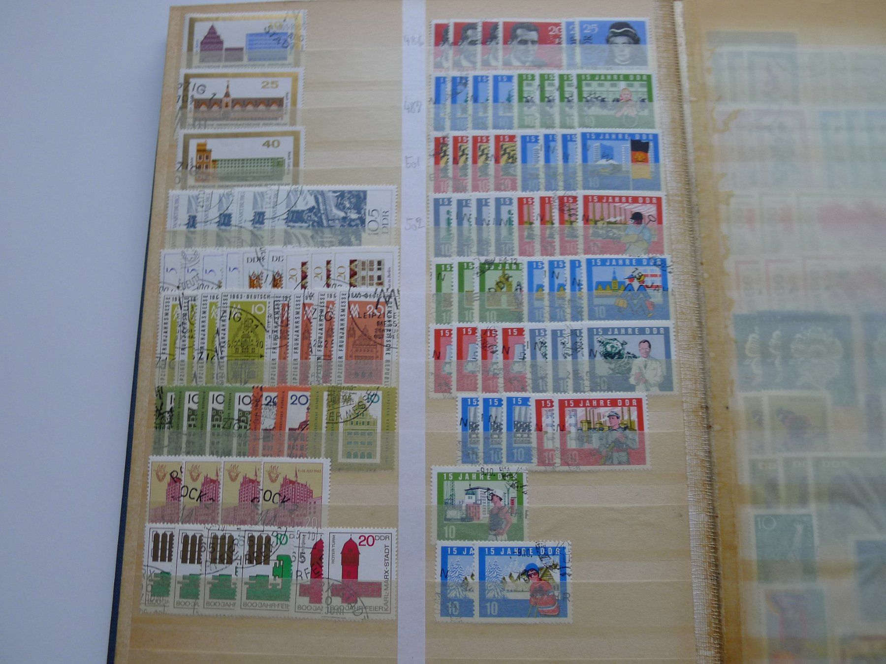 Tutti i francobolli: 2 Alben mit Ausland Briefmarken – Usato da Dagmersellen venduto da q1w2e3r4 8