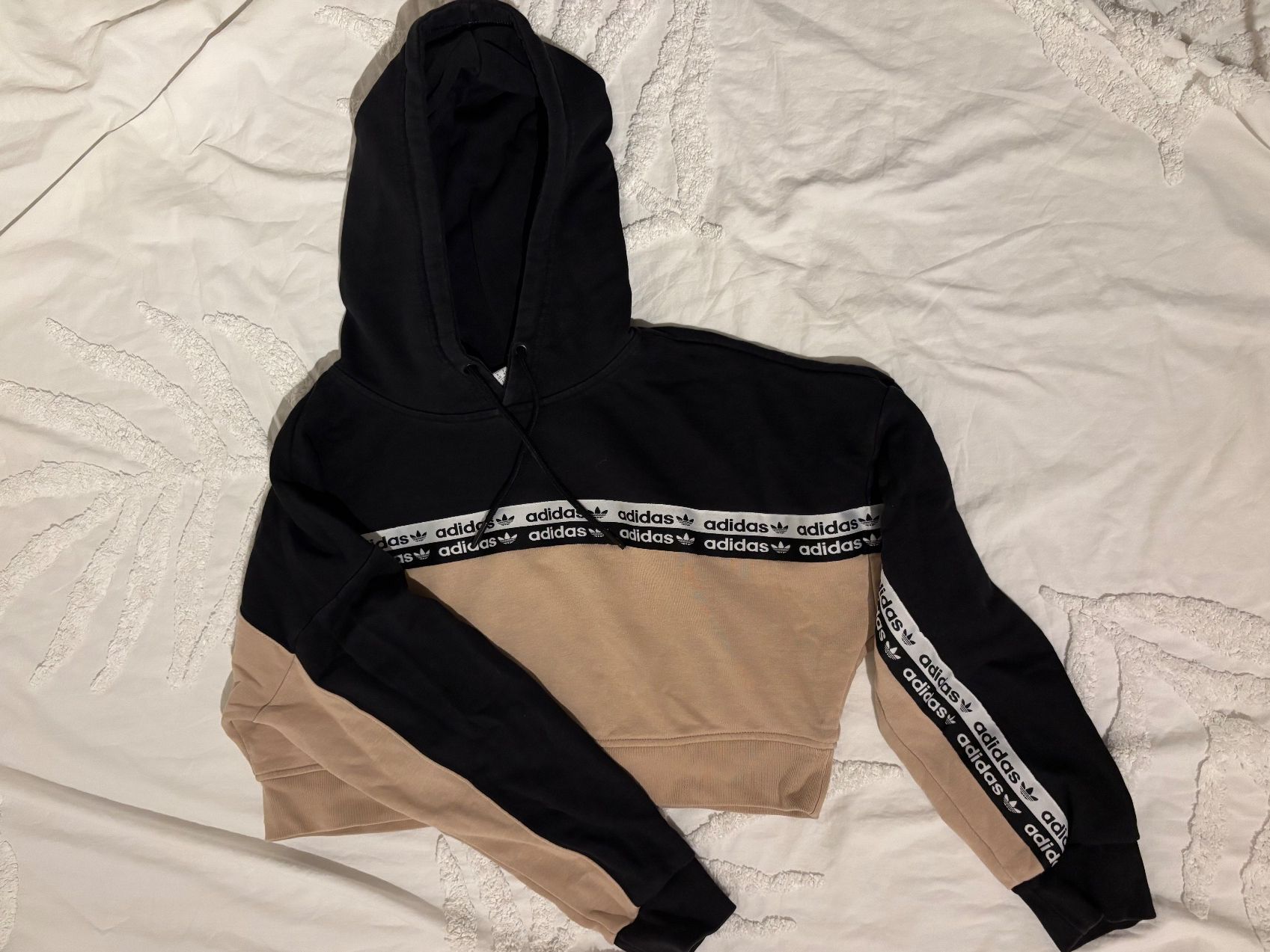 Adidas Maglioni & Felpe: Adidas Kapuzenpulli cropped/oversized style – Usato da Zürich venduto da hue_82qd