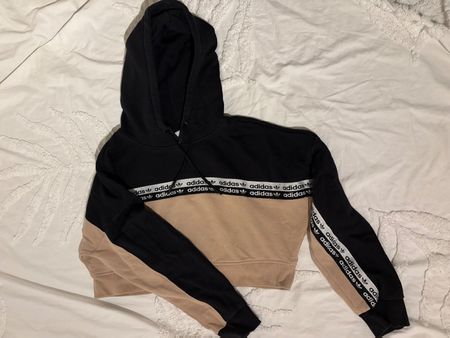 Adidas Kapuzenpulli cropped/oversized style