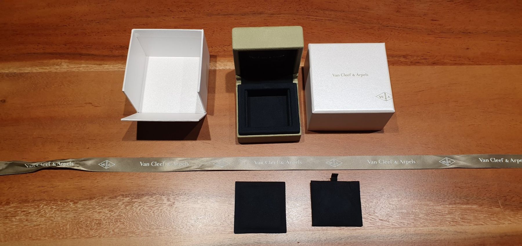 Tutte le decorazioni: Van Cleef & Arpels Ring original Schachtel ( nur Box ). – Nuovo (secondo la descrizione) da Zürich venduto da Leica.C89 4