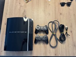 Sony PlayStation 3 mit 2 Controllern und Kabeln, gebraucht