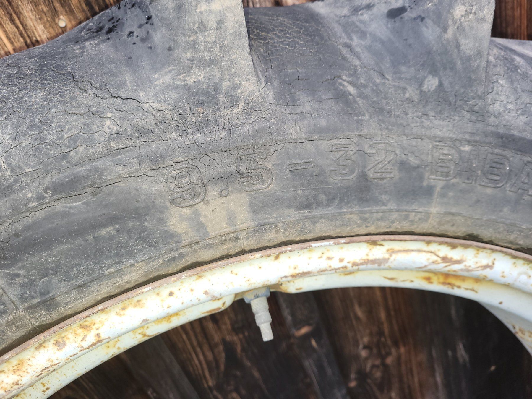 Michelin Pneumatici & Ruote complete: Doppelräder Traktor Müller 9.5-32 – Usato da Weissbad venduto da Milan041 4