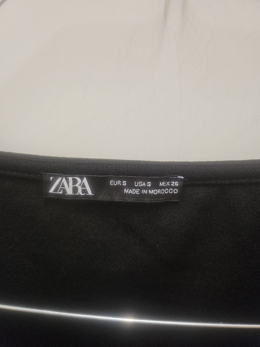 Zara Camicette: Zara Bluse schwarz mit steilen Ärmeln – Usato da Zürich venduto da eri_8w5v 1