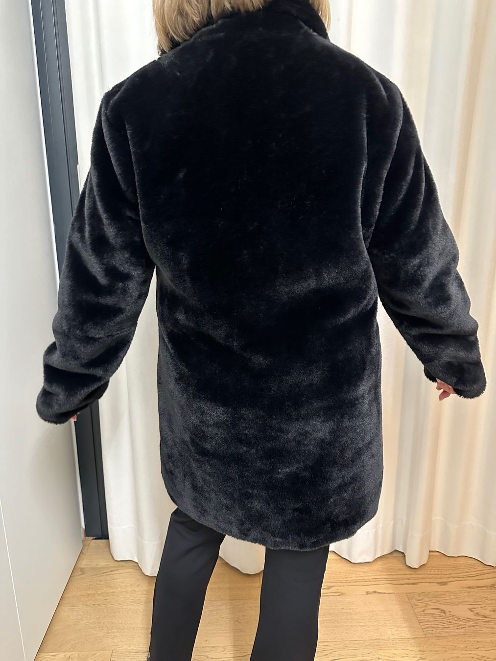Cappotti: Schwarzer Webpelz Mantel – Usato da Agno venduto da Gabibon 2